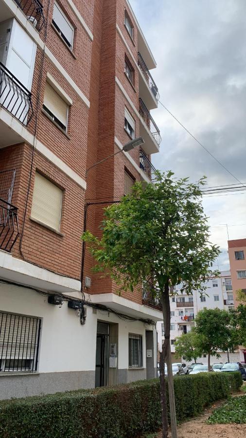 Отель Habitacion Privada En Piso Compartido Валенсия Экстерьер фото