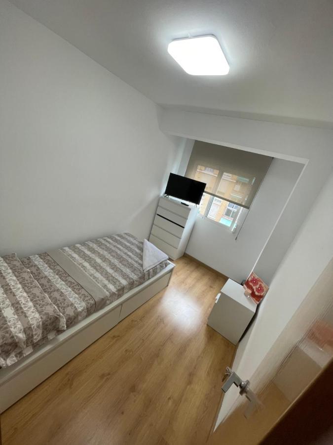 Отель Habitacion Privada En Piso Compartido Валенсия Экстерьер фото